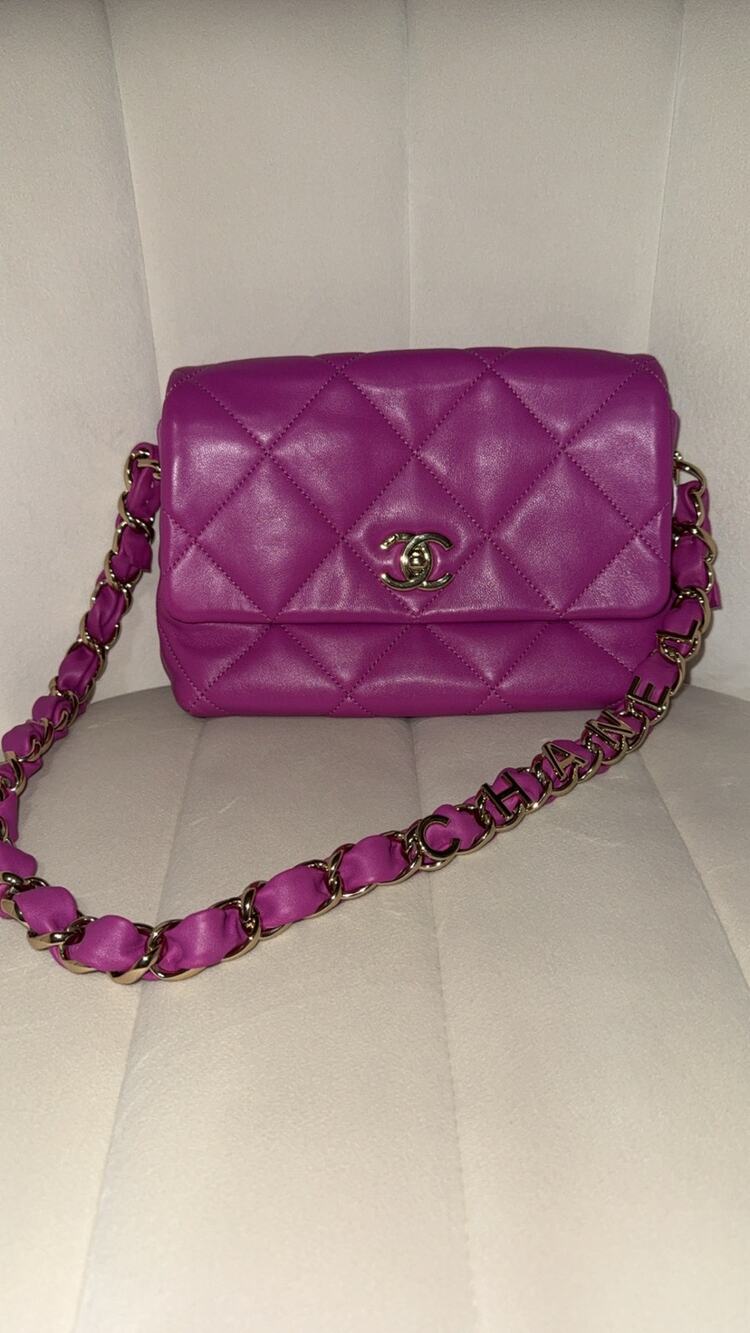 Chanel quilted Lambskin shoulder bag